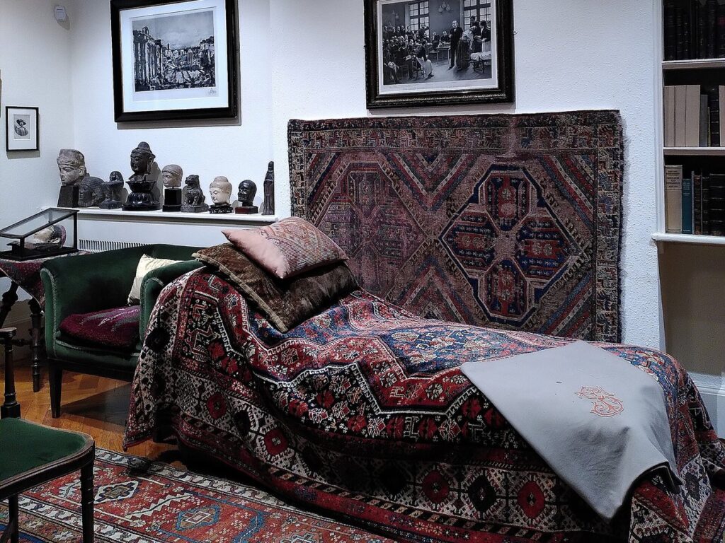 Liege in einem Behandlungszimmer