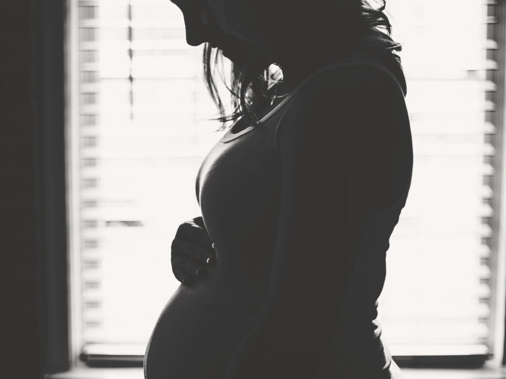Silhouette einer schwangeren Frau